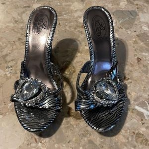 Brand-new can you say shiny size 6 sandal heels